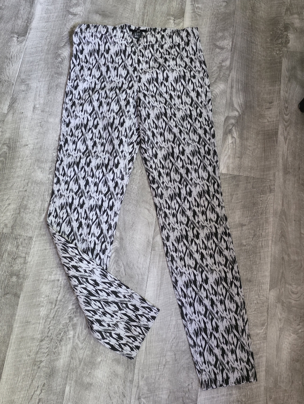 H&M Black and White Printed Pants